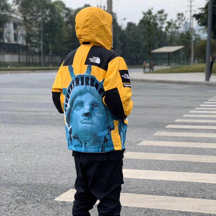 ★送関込★UR確定★激レアコラボで話題のジャケット★
